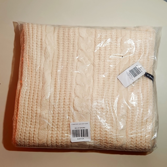 ❤️NWT VINTAGE TORRID SCARF ☆ VERY SOFT & WARM ☆ CABLE KNIT ☆ FRINGE DETAIL IVORY - Picture 2 of 7